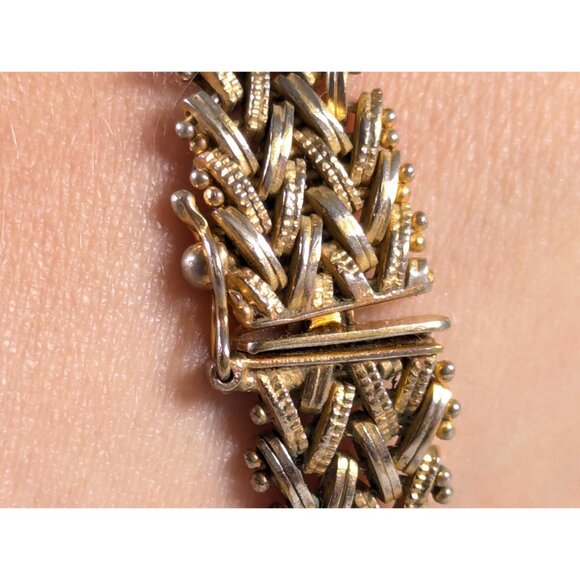 Vintage herringbone watch strap style bracelet, gold wash chevron metal link - Picture 9 of 10